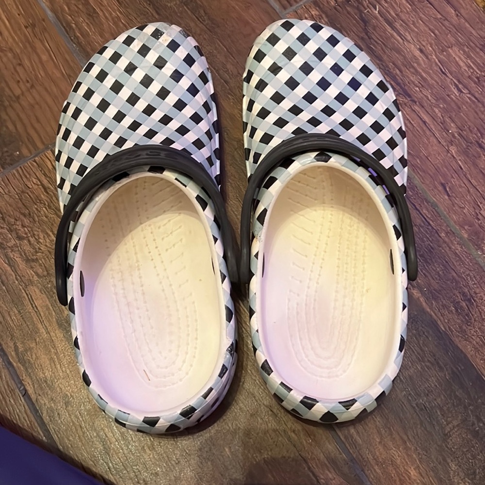 CROCS